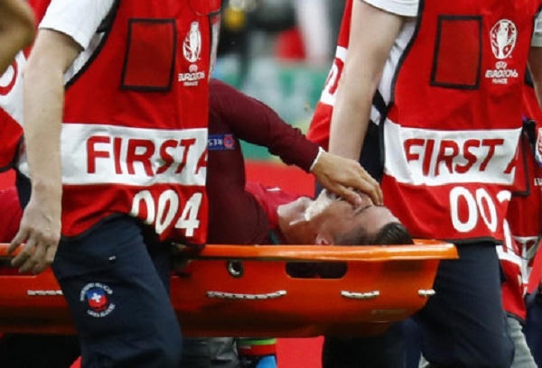 Giấc mơ Euro tưởng như đã xa vời tầm tay Ronaldo và Bồ Đào Nha (Ảnh: Reuters).