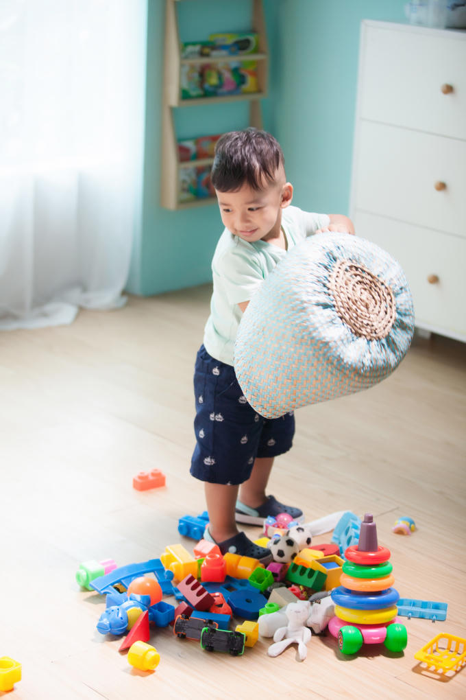 Bé Nu, tên thật Nguyễn Đức Minh Trung là trái ngọt thứ hai trong cuộc hôn nhân của vợ chồng Jennifer Phạm - doanh nhân Đức Hải. Mới tròn 20 tháng mà bé Nu đã trúng trên 10 quảng cáo làm đại sứ nhãn hàng cùng mẹ Jennifer. Bé Nu khá ngoan và khá tình cảm, rất dễ chịu với mọi người.