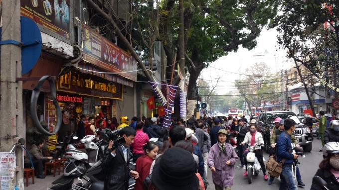 Có khách hàng phải đợi từ 5 giờ sáng mới mua được vàng thương hiệu Bảo Tín Minh Châu.