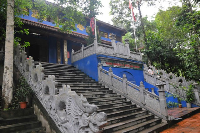 Đền Đá Thiên.