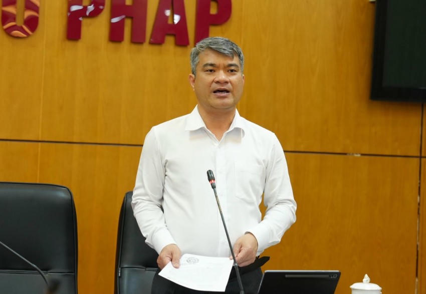 Thứ trưởng Bộ Tư pháp Nguyễn Thanh Tú phát biểu kết luận phiên họp Hội đồng thẩm định. Ảnh: H. Mây