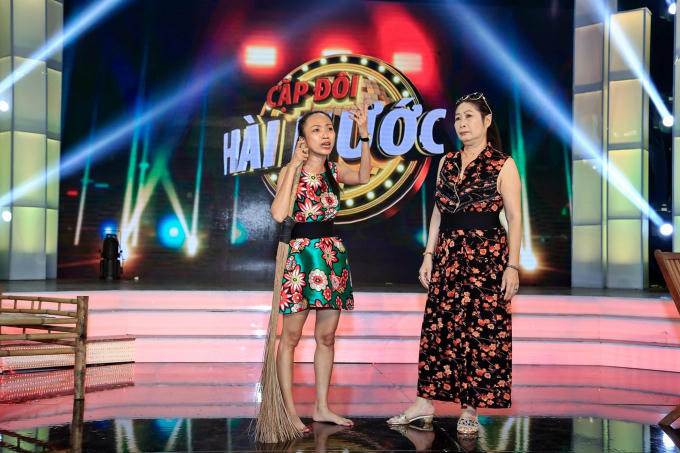 Lộ ảnh Việt Trinh - L&yacute; H&ugrave;ng mặc đồ c&ocirc; d&acirc;u ch&uacute; rể