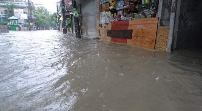 "Đê" ngăn nước của người Hà Nội.