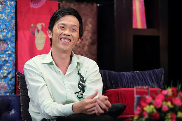 Tham gia Phiên chợ, công nhân, sinh viên tại Đà Nẵng còn có cơ hội thưởng thức chương trình văn hóa nghệ thuật có sự góp mặt của nghệ sĩ Hoài Linh, ca sĩ Miu Lê. (Ảnh minh họa)