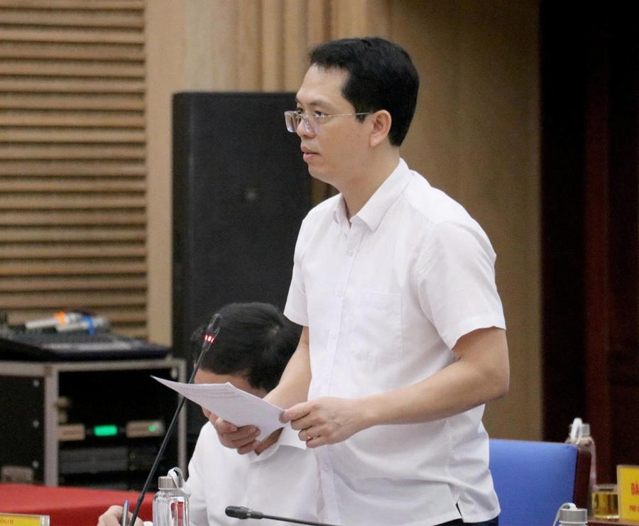 Giám đốc Sở Tài chính Nghệ An Trịnh Thanh Hải báo cáo tại cuộc họp.