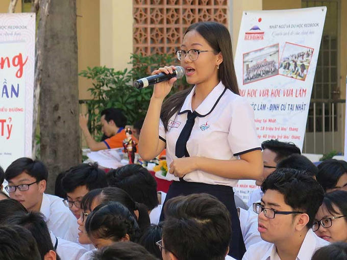 Học sinh Trường THPT Võ Thị Sáu, TP.HCM đặt câu hỏi về tuyển sinh năm 2019.