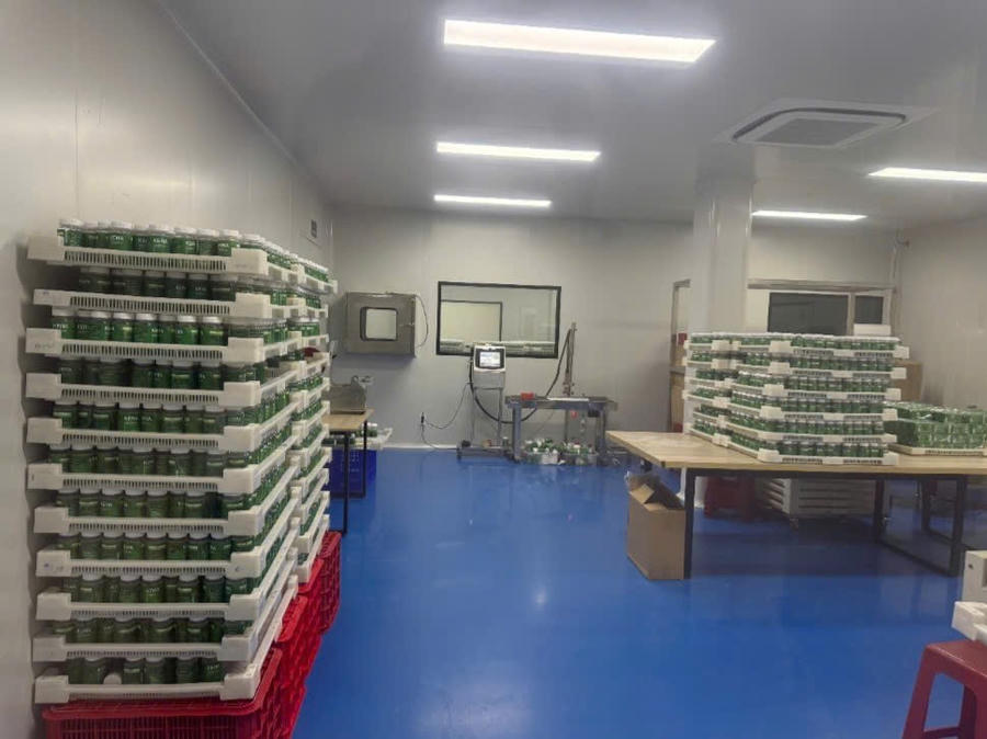 Công ty Cổ phần ASIA LIFE sản xuất kẹo rau củ Kera theo đơn đặt hàng của Công ty Cổ phần Tập đoàn Chị em rọt. Ảnh: N.G