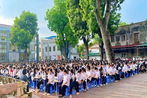 Buổi tuyên truyền thu hút hơn 2.000 cán bộ, giáo viên, học sinh Trường THPT Mỹ Hào tham gia.