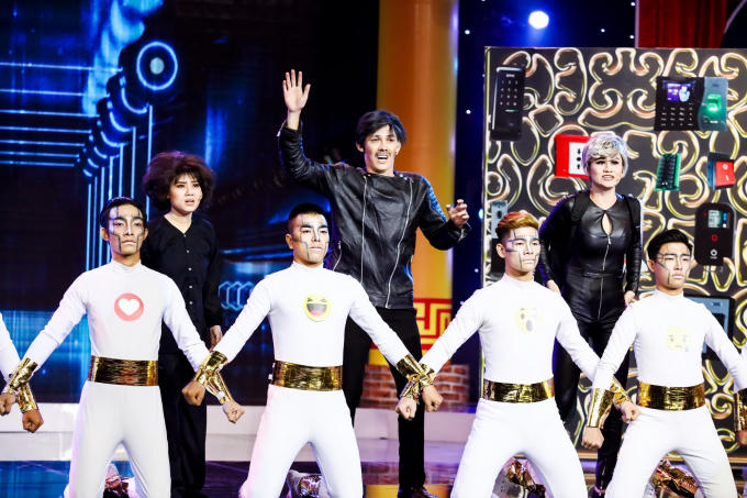 Việt Hương cười không ngừng với Next top model làng hài