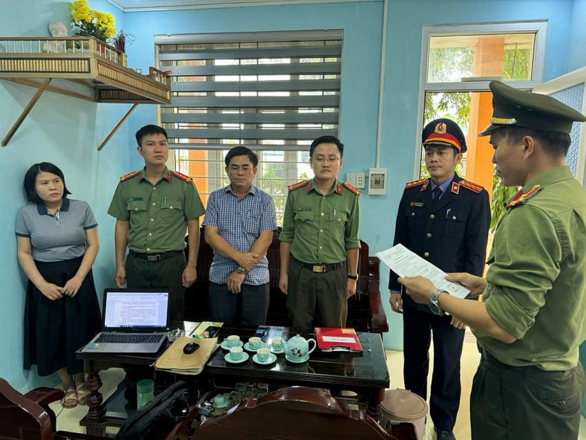 Cơ quan An ninh điều tra tống đạt các quyết định khởi tố bị can