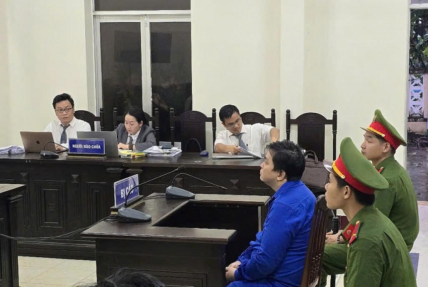 Các luật sư tại phiên tòa.