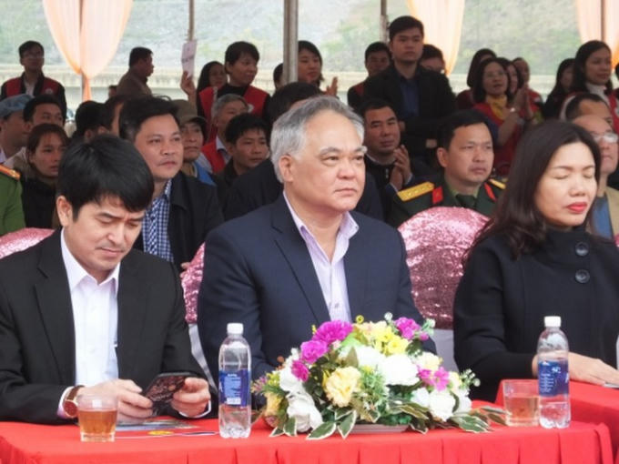 Ông Phạm Bá Diệm, Bí thư Huyện ủy Huyện Quan Hóa (ngồi giữa)
