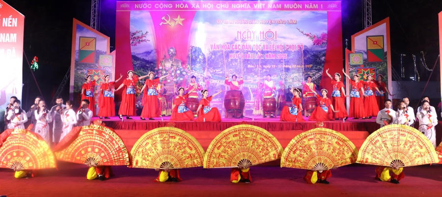 Khai mạc Ng&agrave;y hội Văn h&oacute;a c&aacute;c d&acirc;n tộc v&agrave; lễ hội chọi b&ograve; huyện Bảo L&acirc;m năm 2025 - B&aacute;o Cao Bằng điện tử