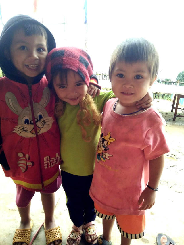 Trời rét căm căm nhưng các cháu vẫn hồn nhiên vô tư