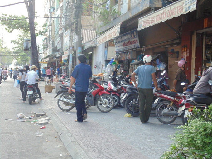 Vỉa hè quận 1 'đâu lại vào đấy' sau những ngày ra quân rầm rộ