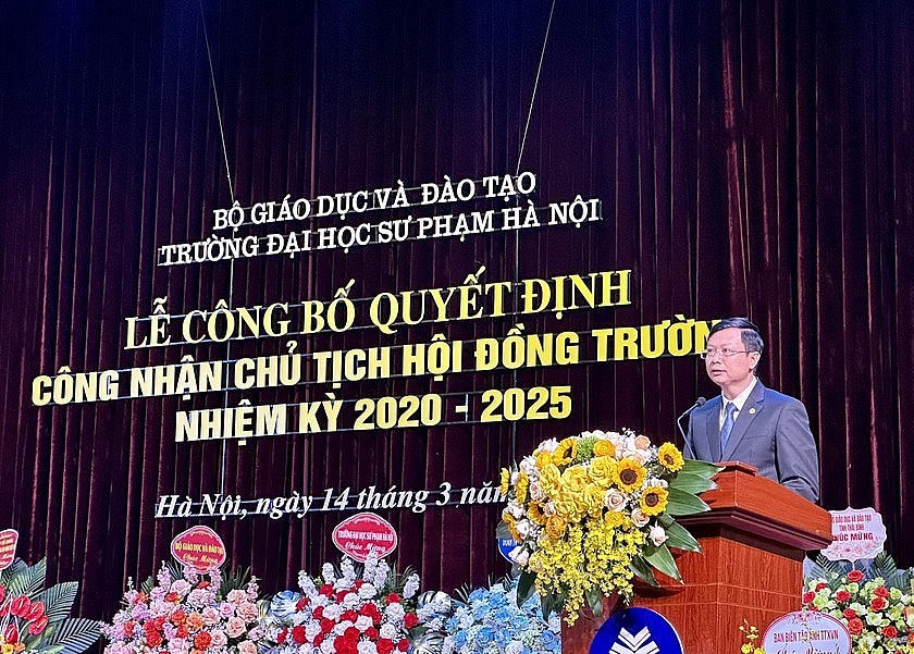 PGS.TS Nguyễn Văn Hiền phát biểu tại buổi lễ.