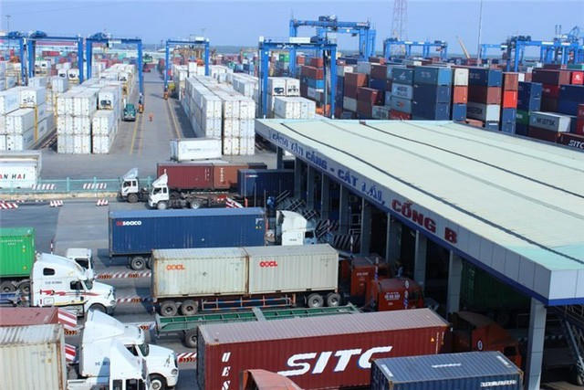 Hàng nghìn container phế liệu đang tồn đọng tại các cảng biển Việt Nam.