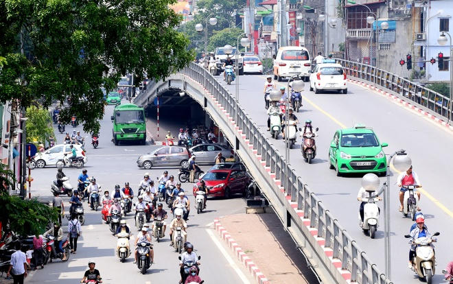 Cầu vượt Chùa Bộc - Thái Hà dài 227 m, mặt cắt ngang 7 m, tổng đầu tư 179 tỷ đồng. Ngoài 8 cầu vượt ở khu vực nội thành, Hà Nội còn có 2 cầu vượt khác ở nút giao Nguyễn Văn Cừ (Long Biên) và cầu vượt Nam Hồng (Đông Anh), dự kiến năm 2017 khánh thành cầu vượt nút giao Cổ Linh (Long Biên).  Theo đánh giá của Sở Giao thông Vận tải, từ một giải pháp tình thế, những cây cầu vượt đã chứng minh hiệu quả to lớn trong việc thực hiện mục tiêu giảm ùn tắc giao thông đô thị. Hà Nội đã giảm được từ 124 điểm (năm 2010) có nguy cơ ùn tắc xuống còn 44 điểm (năm 2016).