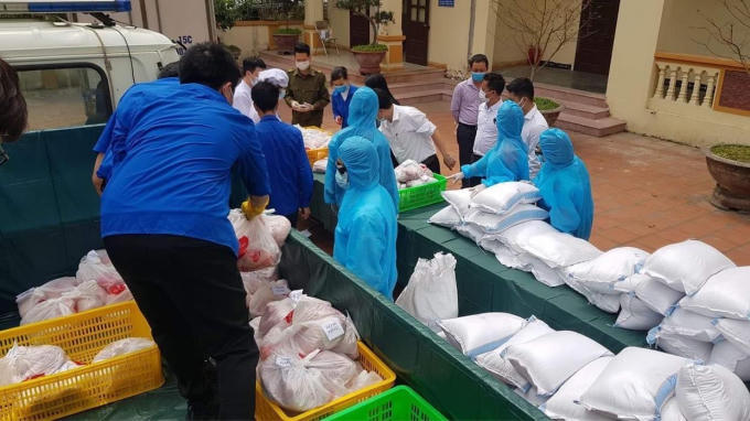 Hơn 7 tấn gạo, gần 2 tấn thịt được tiếp tế cho người dân khu vực phong toả