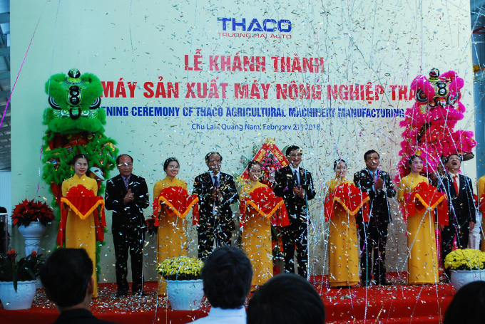Lãnh đạo tỉnh Quảng Nam, Thaco cắt băng khánh thành nhà máy.