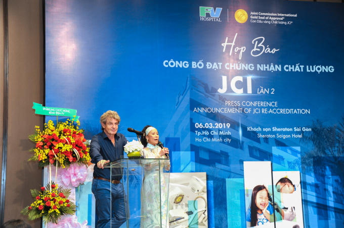 Ông Jean-Marcel Guillon - Tổng giám đốc bệnh viện FV phát biểu tại buổi họp báo công bố đạt chứng nhận chất lượng JCI lần 2.