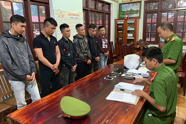 Công an TP. Buôn Ma Thuột (Đăk Lăk) bắt giữ nhóm đối tượng hoạt động tín dụng đen, chuyên cho vay nặng lãi, đến từ nhiều tỉnh phía Bắc. Ảnh: L.H.
