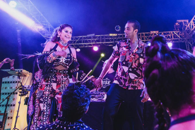 Đám cưới tỷ phú Ấn Độ phong cách bộ lạc đốt cháy Đảo Ngọc