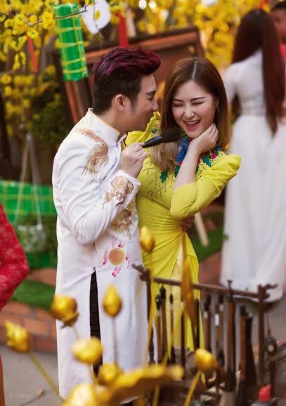 Hình ảnh vui tươi, nhí nhảnh của Hương Tràm và Quang Hà.