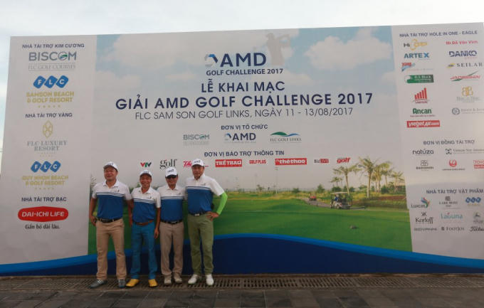 Các golfer tham dự giải AMD Challenge năm 2017.