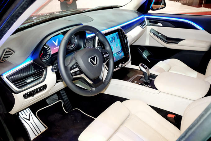 Lộ diện mẫu SUV LUX phi&ecirc;n bản động cơ V8 của VinFast