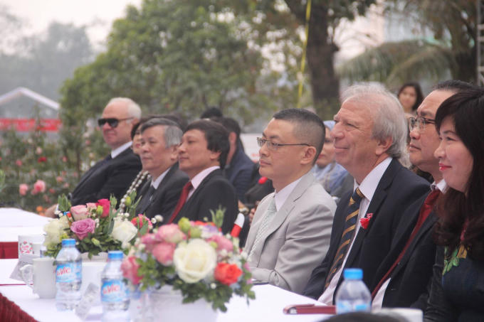 Nhiều lãnh đạo có mặt tham gia buổi lễ.