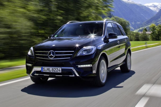 Xe Mercedes ML 350.