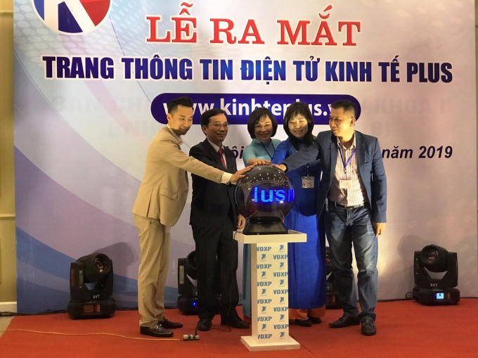 Bấm nút chính thức ra mắt trang thông tin điện tử Kinh tế Plus.