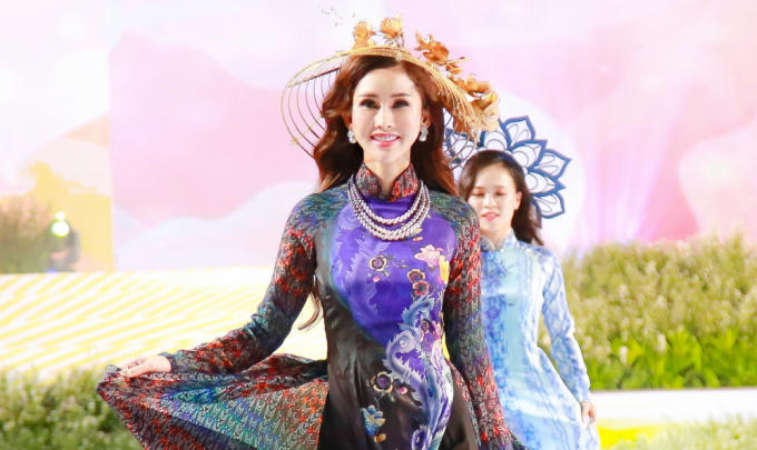 Chi Nguyễn cũng là một trong những người đẹp Việt có đời sống riêng tư kín đáo, không scandal và luôn chỉn chu về hình tượng mỗi khi xuất hiện trước công chúng.