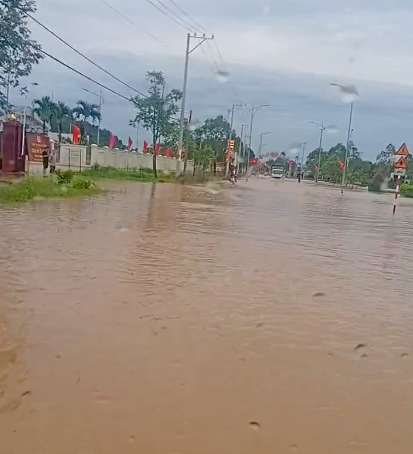 Nhiều tuyến đường bị ngập.