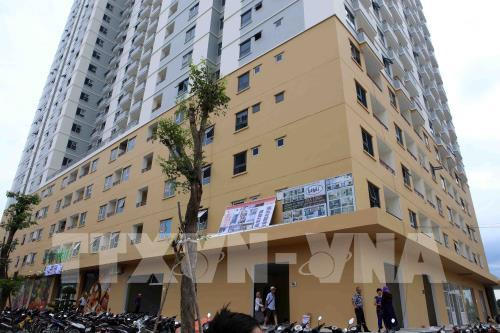 Cần nghiên cứu kỹ điều khoản khi ký hợp đồng mua căn hộ codotel. Ảnh minh họa: TTXVN