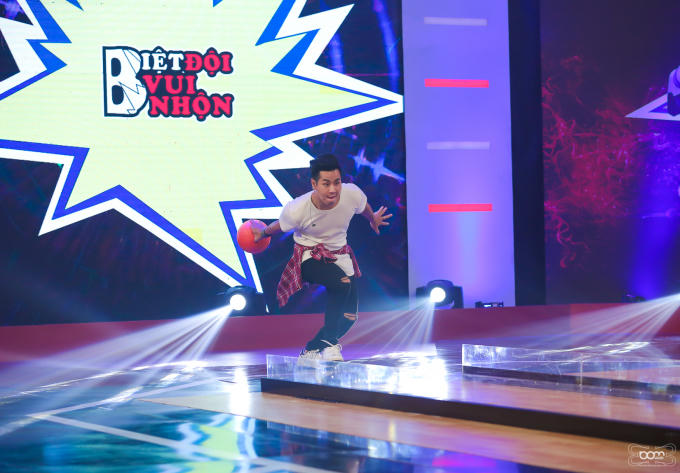 Ốc Thanh Vân cười thả ga bên Nguyên Khang trong