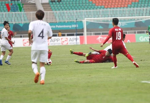 Xu&acirc;n Trường l&agrave; một trong những cầu thủ bị chỉ tr&iacute;ch nhiều nhất sau trận Olympic Việt Nam 1-3 Olympic H&agrave;n Quốc. (Ảnh: Ngọc Duy)