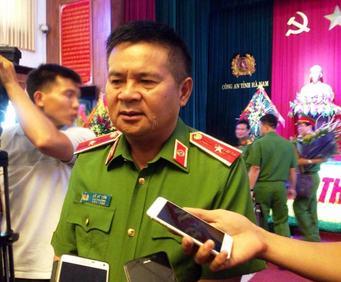 Thiếu tướng Hồ Sỹ Tiến, Cục trưởng Cục Cảnh sát điều tra tội phạm về trật tự xã hội (C45) trao đổi bên lề với PV.