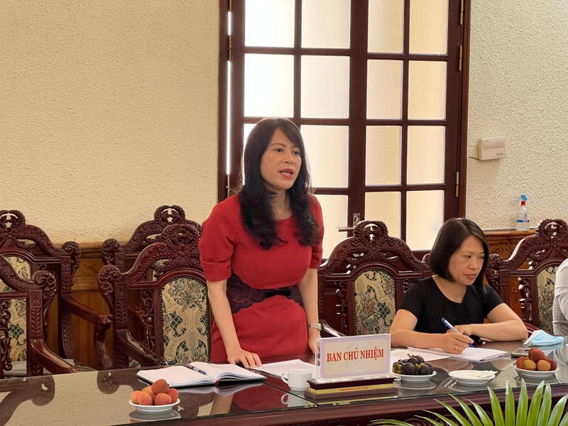 TS. Chu Thị Hoa, Phó Viện trưởng Viện Khoa học pháp lý, Chủ nhiệm, Thành viên thực hiện chính đã trình bày tóm tắt thuyết minh đề tài nghiên cứu khoa học cấp bộ năm 2022.