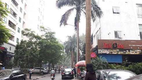 Xung quanh khu đất xin điều chỉnh từ 3 tầng lên 18 tầng của Vinaconex đều là nhà cao tầng.... và khu đất nằm kẹp giữa 2 ngõ nhỏ là 74 và 76 Nguyễn Thị Định.