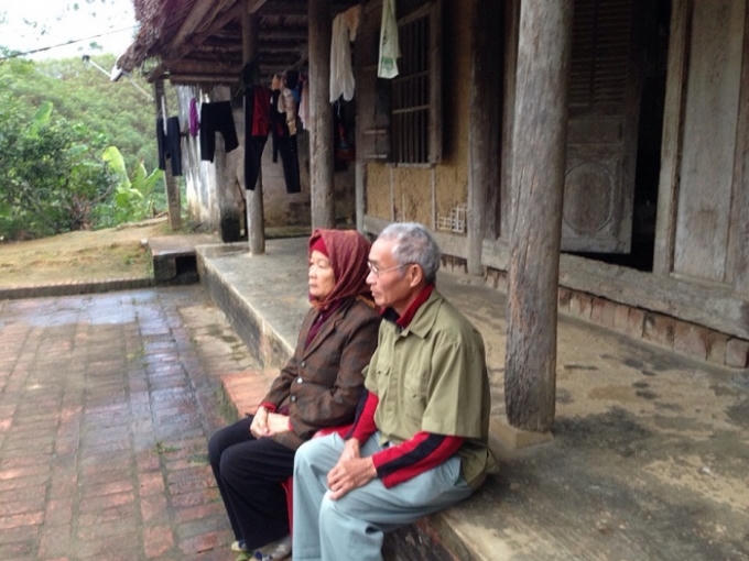 Ông Vương Ngọc Kiệt cùng vợ. (Ảnh Nguyễn Xinh)