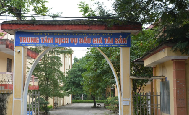 Bắt tạm giam Giám đốc Trung tâm Dịch vụ đấu giá tài sản ở Yên Bái