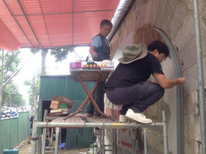 H&agrave; Nội: Những bức b&iacute;ch họa đầu ti&ecirc;n tr&ecirc;n phố Ph&ugrave;ng Hưng