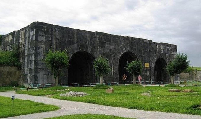 Thành Nhà Hồ bắt đầu xây dựng vào mùa xuân tháng giêng năm Đinh Sửu 1397 niên hiệu Quang Thái thứ 10 đời Vua Thuận Tông của vương triều Trần.
