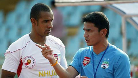 Kiatisuk có 3 giai đoạn làm việc ở HA Gia Lai: Lần đầu từ năm 2002 - 2006 trong vai trò cầu thủ, lần thứ nhì vào năm 2010 trong vai trò cầu thủ kiêm HLV, và lần thứ 3 là ở 2 mùa giải 2021 và 2022 tới đây, trong vai trò HLV