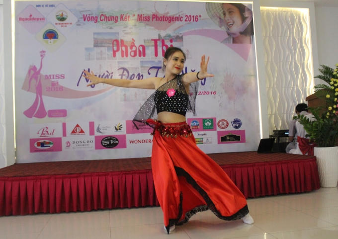 Thí sinh: Vũ Thị Thanh Thạch, đến từ Phú Thọ với điệu nhày vô cùng sôi động trên sân khấu