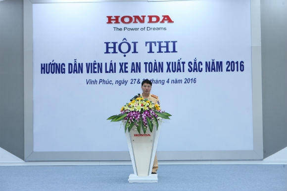 Thượng tá Đỗ Thanh Bình - Phó Cục trưởng Cục CSGT phát biểu khai mạc hội thi.