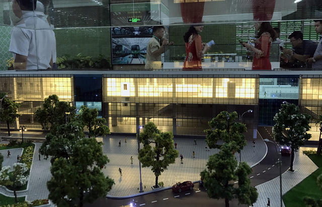 Đến nay, bên ngoài công trường ga Cát Linh (điểm cuối tuyến đường sắt) cũng đã cơ bản hoàn thành