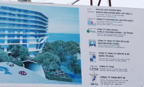 Bảng công khai dự án khách sạn Hương Biển 1 của Công ty cổ phần Du lịch Phú Quốc.